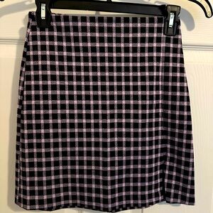 H&M purple and black plaid skirt - size XS never worn
